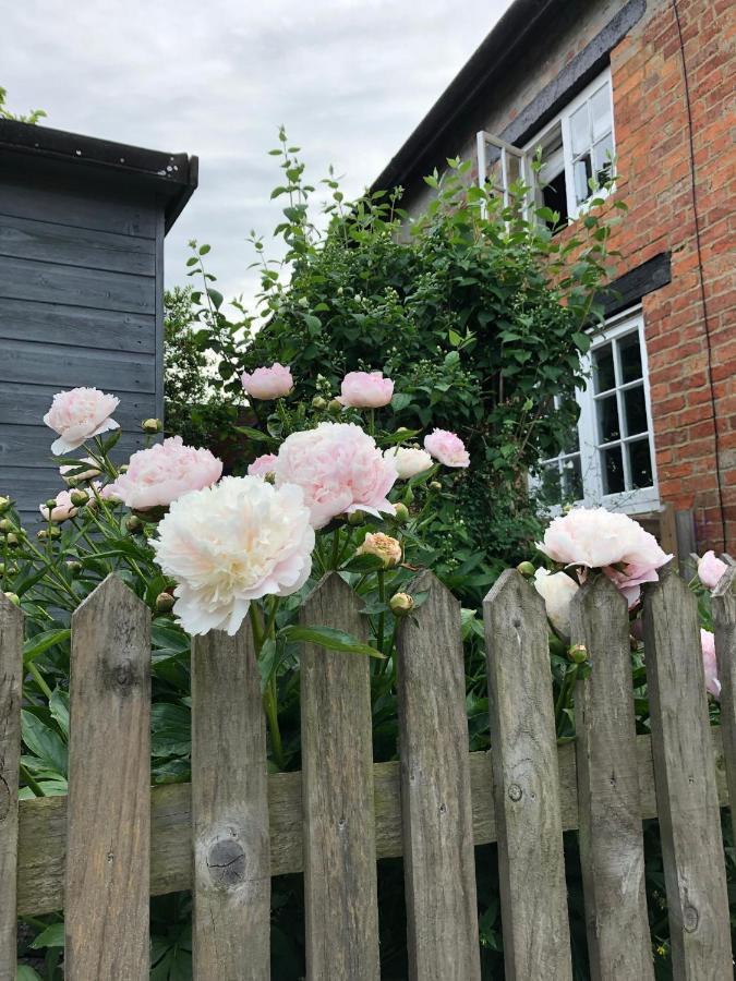 The Cottage Sulgrave Bagian luar foto